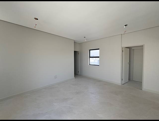 5 BEDROOM HOUSE FOR SALE IN SANDOWN